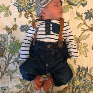 Newborn long sleeved onesie & jeans w suspenders